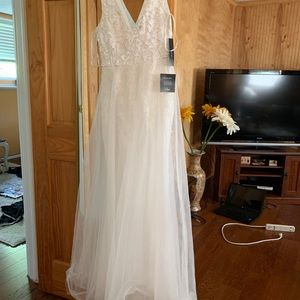 White lace dress (wedding dress)